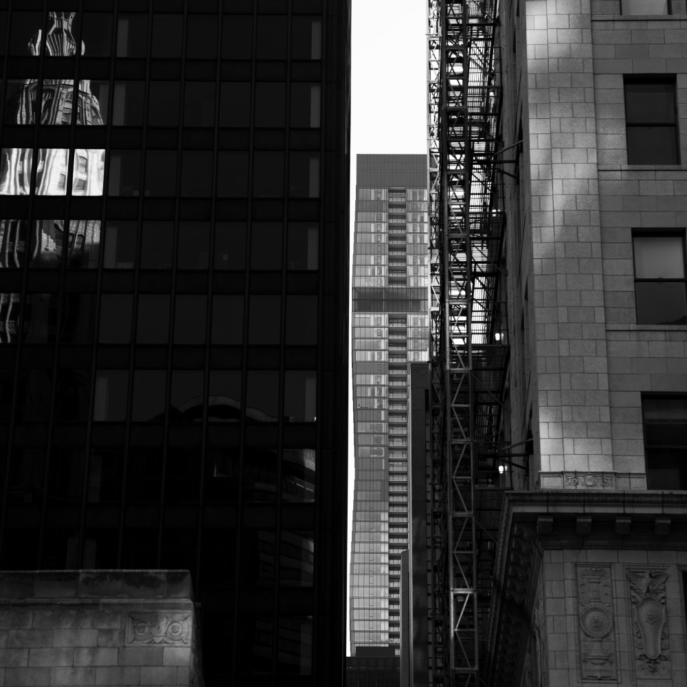 B&W photo of alleyway in Chicago